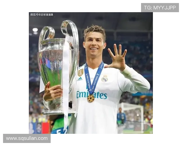 C罗社媒分享庆祝照:助力球队胜利并突破950球里程碑激动不已